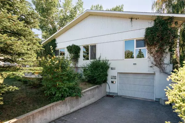 Calgary, AB T2W 1T7,139 Cannell PL SW