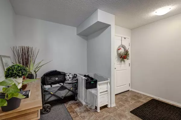 Calgary, AB T2X 2B9,81 Legacy BLVD SE #3120