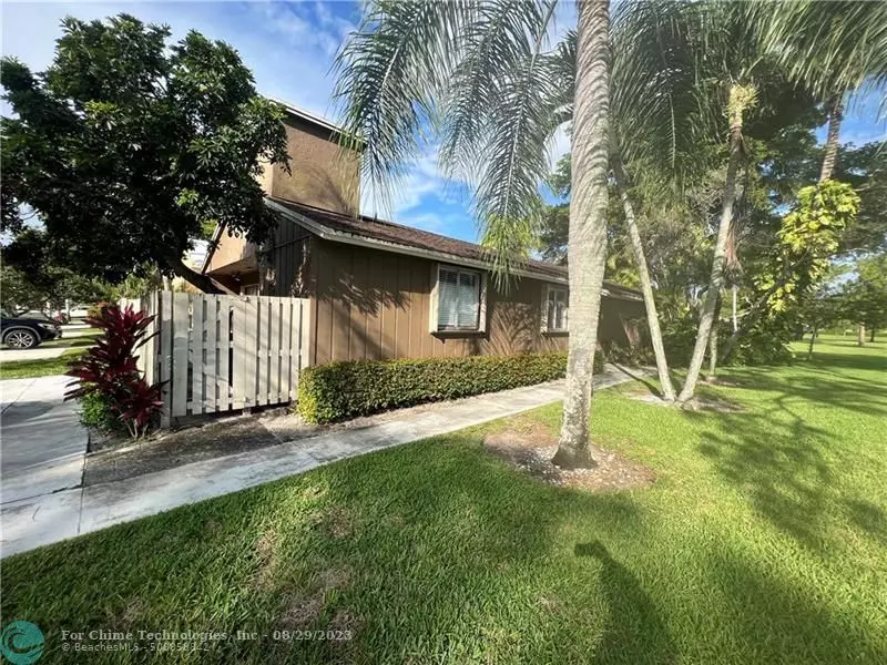 Boca Raton, FL 33428,22251 WOODSPRING DR  #74E