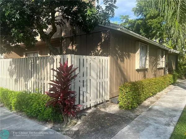 Boca Raton, FL 33428,22251 WOODSPRING DR  #74E