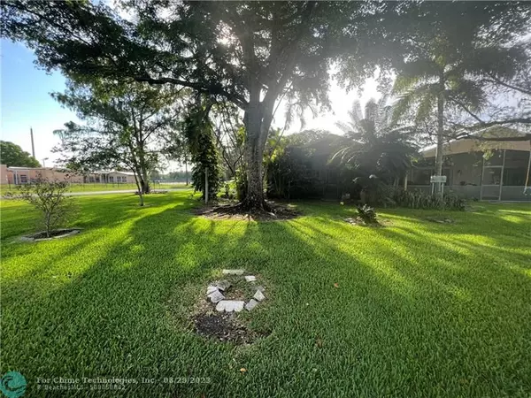 Boca Raton, FL 33428,22251 WOODSPRING DR  #74E