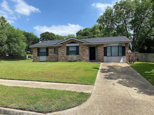 801 Phillips Drive, Ennis, TX 75119