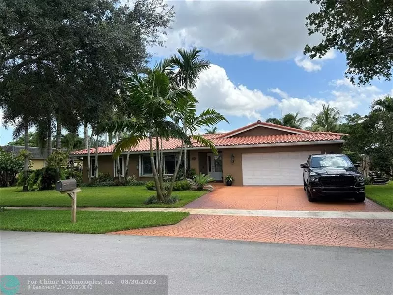 6720 SW 15th St, Plantation, FL 33317