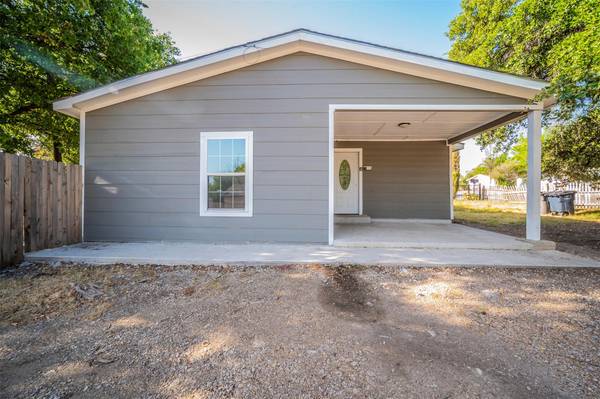 4801 Mccart Avenue, Fort Worth, TX 76115