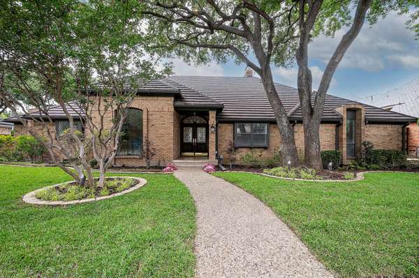 1313 Travis Circle S, Irving, TX 75038