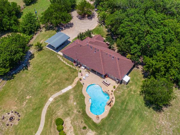 716 Becky Lane,  Pecan Hill,  TX 75165