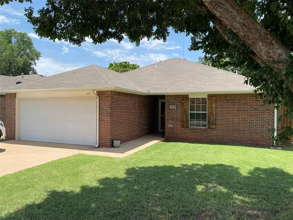 117 Meadow Ridge Drive, Elk City, OK 73644