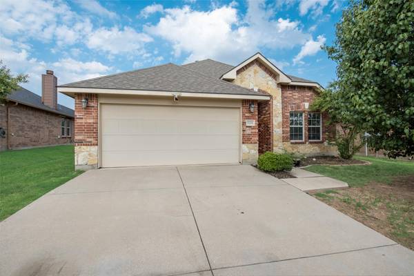 9204 Tierra Verde Drive, Fort Worth, TX 76177