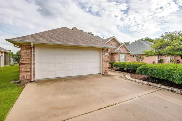 8604 Leisure Lane, Granbury, TX 76049