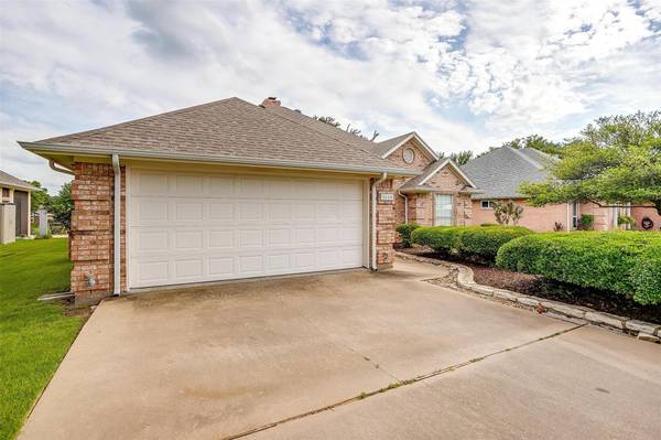 8604 Leisure Lane, Granbury, TX 76049