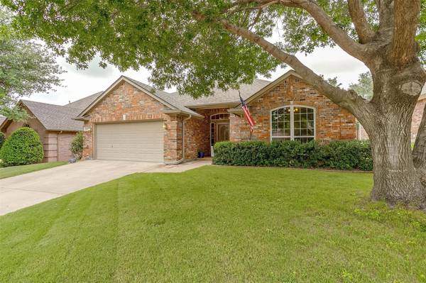 10416 Stonehill Drive, Benbrook, TX 76126