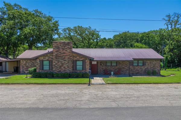 625 S Lamar Street, De Leon, TX 76444