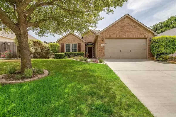 5216 Estrella Lane, Benbrook, TX 76126