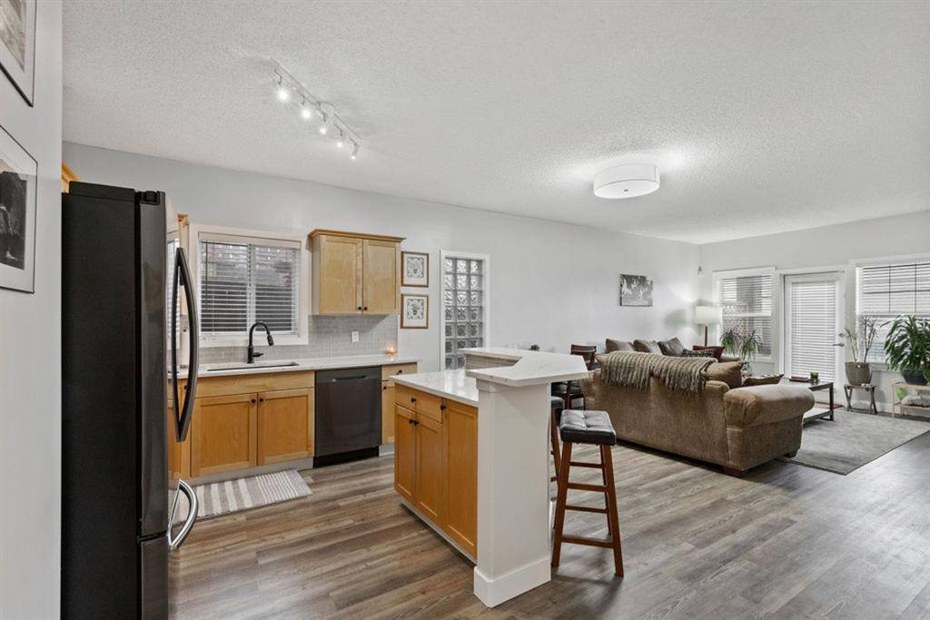 Calgary, AB T2S 2R2,4718 Stanley RD SW #103