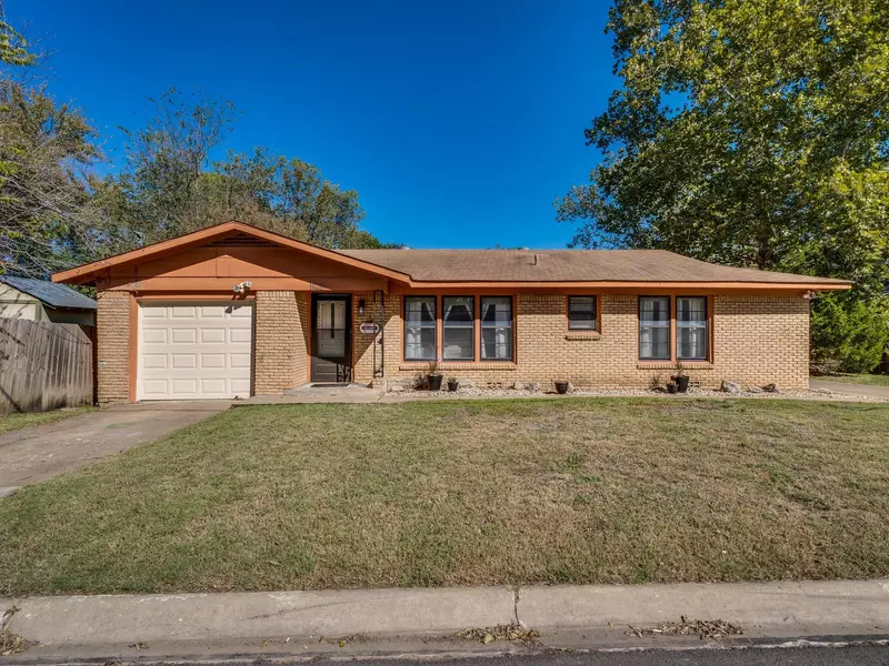 1108 Grand Avenue, Cleburne, TX 76033