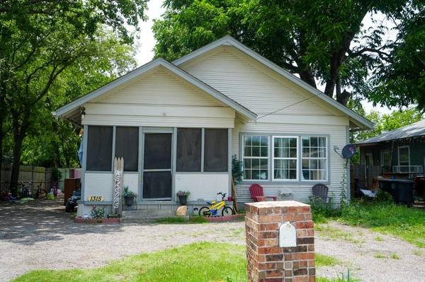 1315 N Brazos Avenue, Cleburne, TX 76031