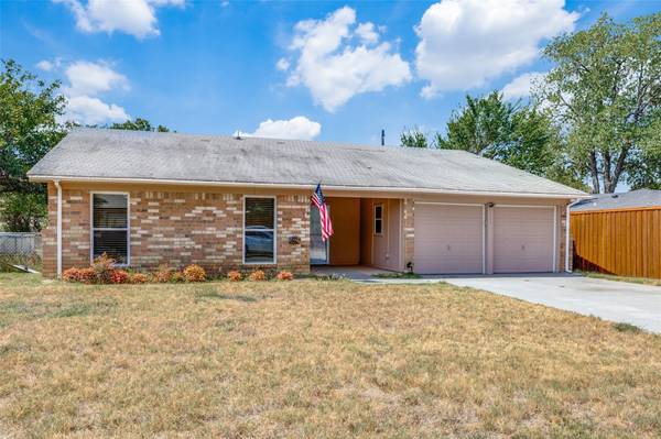 4504 Windy Lane, Forest Hill, TX 76140