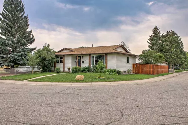 Calgary, AB T2W 3E8,919 Bracewood Rise SW