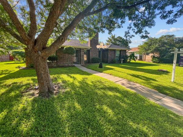 428 Larchbrook Drive, Garland, TX 75043