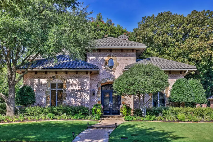 7036 Shadow Creek Court, Fort Worth, TX 76132