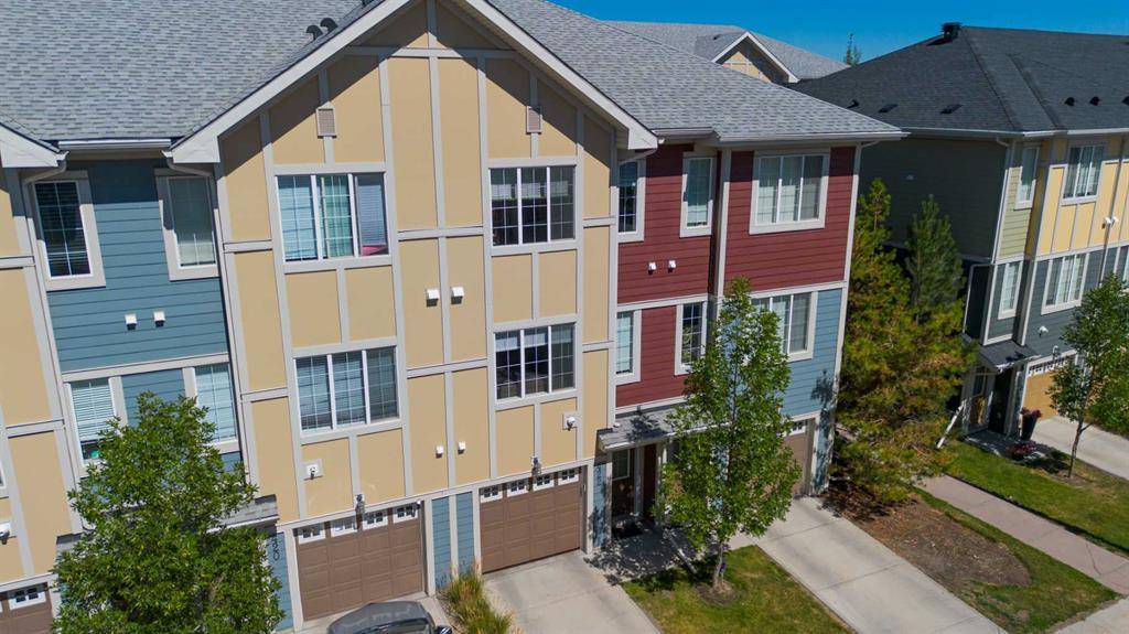 Calgary, AB T3M 2G8,422 Marquis LN SE