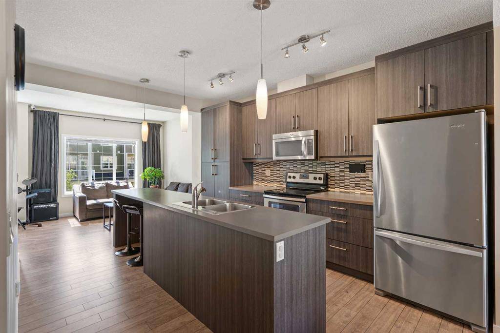 Calgary, AB T3M 2G8,422 Marquis LN SE