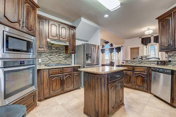 1653 Churchill Lane, Mansfield, TX 76063