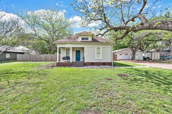 608 Avenue D, Valley Mills, TX 76689