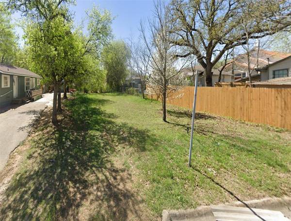 703 E Willingham Street, Cleburne, TX 76031