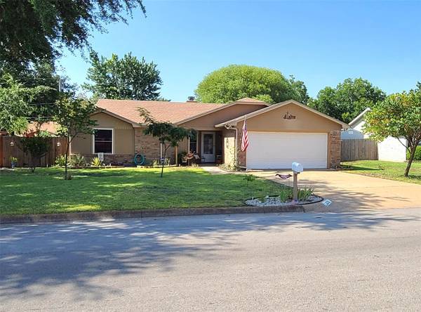 1228 Mercedes Street, Benbrook, TX 76126