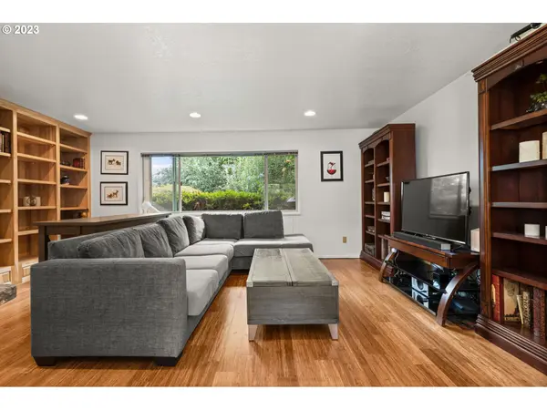 2425 SW CALDEW ST Portland, OR 97219