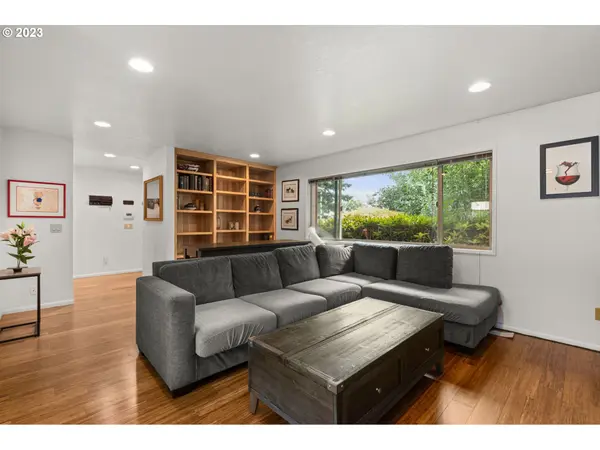 2425 SW CALDEW ST Portland, OR 97219