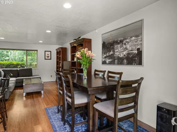 2425 SW CALDEW ST Portland, OR 97219