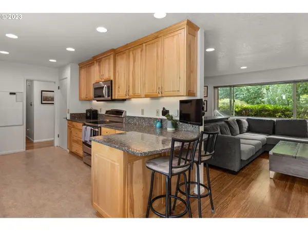 2425 SW CALDEW ST Portland, OR 97219