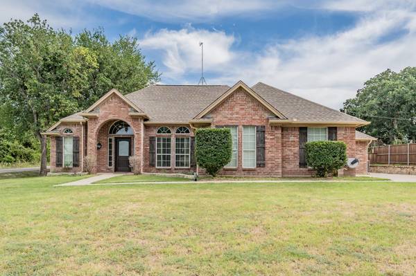 940 Herby Del Trail, Azle, TX 76020