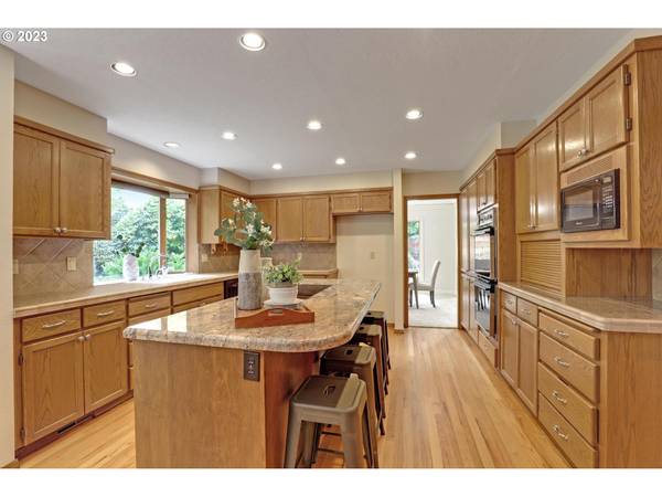 3036 NW BAUER WOODS DR Portland, OR 97229