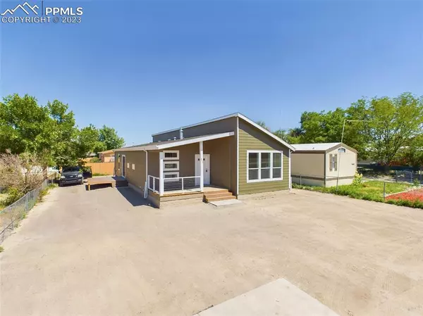 862 S Dante DR, Pueblo West, CO 81007