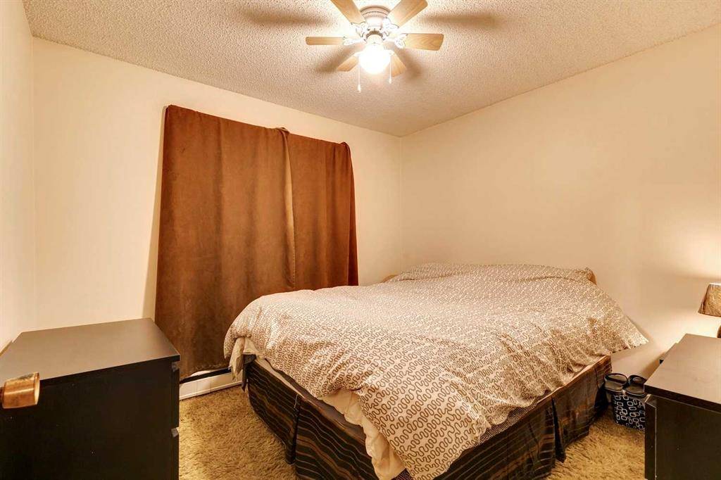 Calgary, AB T3E 0T3,3916 30 AVE SW