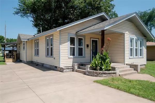 727 E Grant Street, Pauls Valley, OK 73075