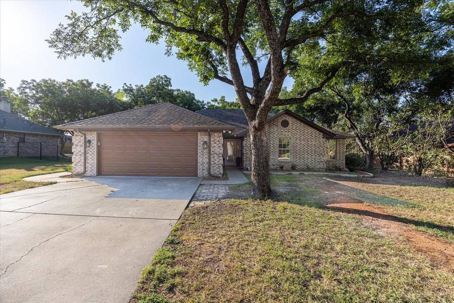 5012 Seminole Drive, De Cordova, TX 76049