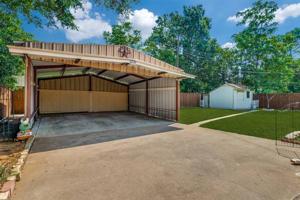 828 Helen Drive, Bedford, TX 76022