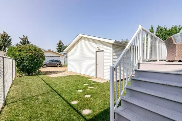 Red Deer, AB T4R 2H9,79 Eversole CRES