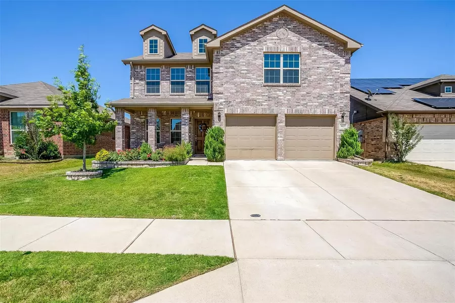 3037 Antler Point Drive, Fort Worth, TX 76108