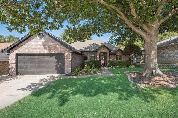 7120 Summerset Drive, Benbrook, TX 76126