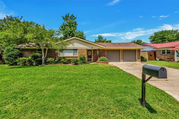 1129 Mary Drive, Hurst, TX 76053