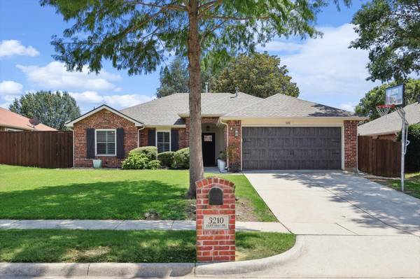 3210 Cliff Oaks Drive, Corinth, TX 76210