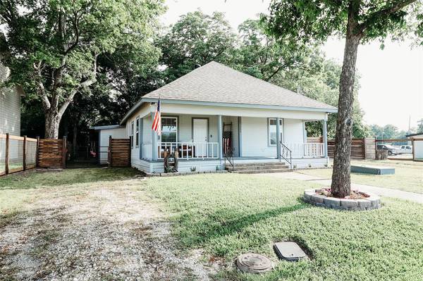 105 E 15th Street,  Bonham,  TX 75418