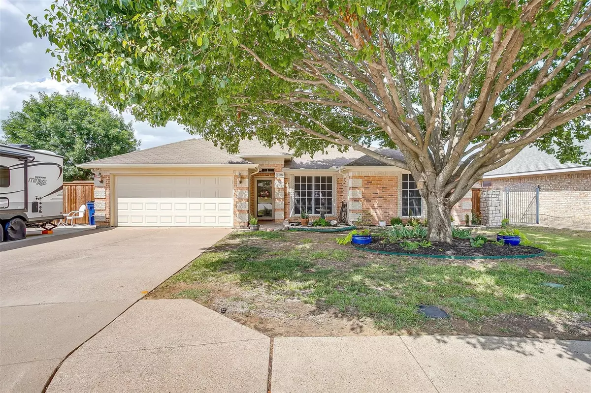 Burleson, TX 76028,608 Crestmont Court