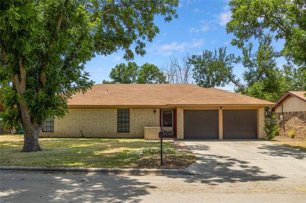 3604 Surrey Lane, Brownwood, TX 76801