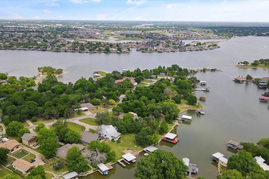 1221 Comanche Cove Drive, Granbury, TX 76048